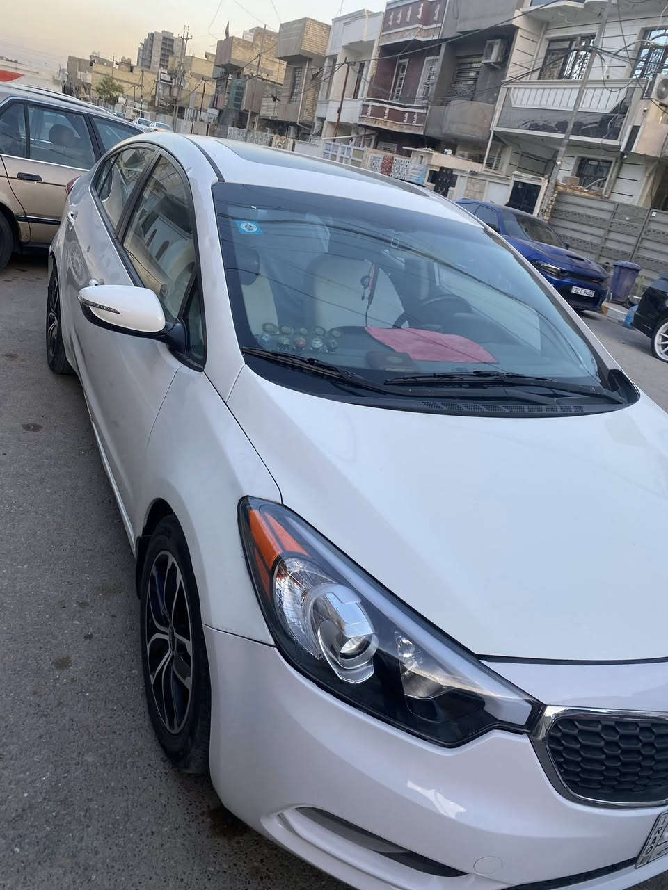 السلام عليكم كيا سيراتو 2014 فول مواصفات خليجيه ماشيه 105 سياره جديده صدر جديد تخم تاير تدفئه تبريد كله جديد مكينه 2000 السياره جاهزه بيهة اربع قطع صبغ مكان السياره بغداد الحريه 
السعر 115$ وبيهة مجال بسيط 
***********
