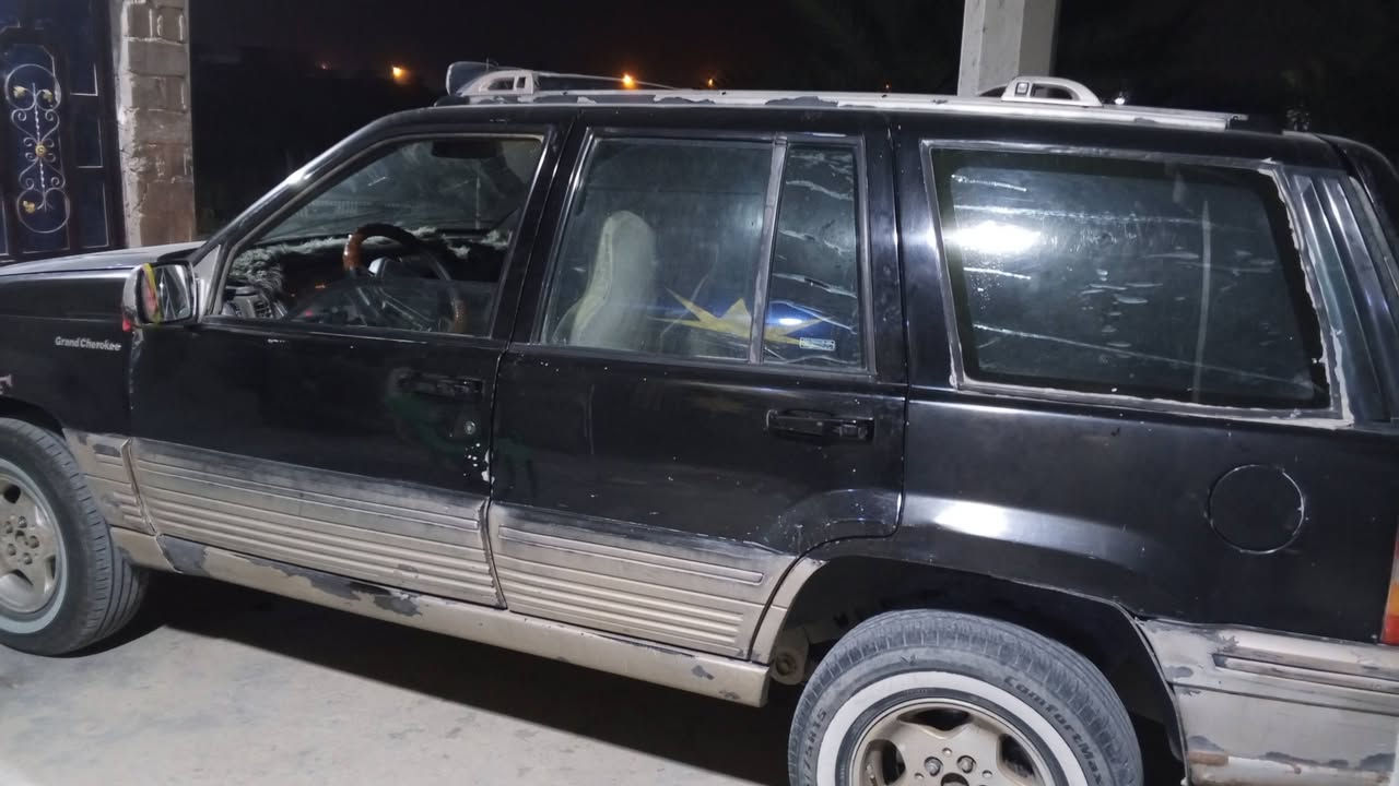 جيب شيروكي 94 للبيع محور بطه 2500 السعر 40 بي مجال بسيط مكان الانبار الكرمه التواصل ***********
