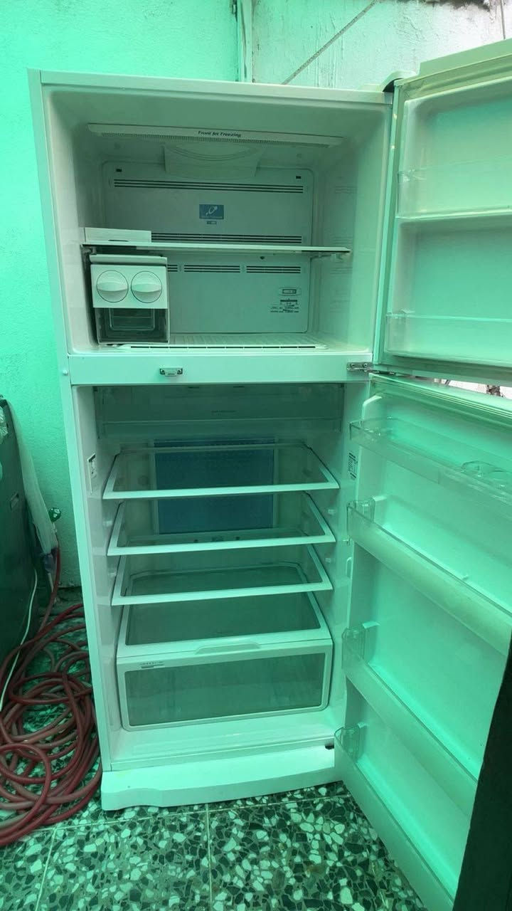 السلام عليكم ثلاجه هيتاشي جديده بعدهه استعمالهه أقل لشهرين لاستفسار ع رقم *********** عنواني بغداد
