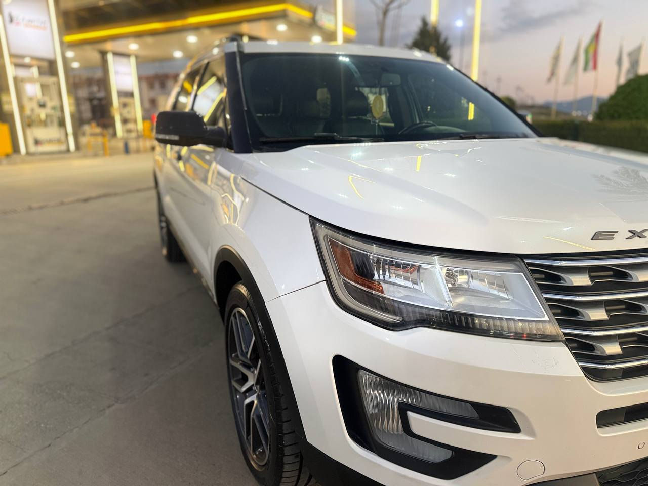 Ford explore 2017
ئۆتۆمبێل: فۆرد ئێکسپلۆر (استراد خاص)
مۆدیل:2017
جۆر:V6 twin turbo 
مواسەفات: فوول فول
پانۆراما، 3ڕیز کوشن ، کوشن سارد و گەرم، کوشن کارەبای کامل،لایت لید و عەدەسە و زینۆن، 3شاشە و شاشە گەورە، حاسەی ئاوێنە و حاسەی پێش و دوا کامێرا، دەرگا بەسمە، شەغال، بەسمە، سندق شەفت، تحدید سرعە، سیستەمی دەنگی sony، زۆر مواسەفاتی تر
بێ دەعم و لێدراوی
گێڕ و مەکینە: بەشەرت
سەنەوی: بەناوی خۆمەوەیە و تا 2029 تازەیە
نرخ: 215 و معامەلە
***********
سلێمانی

فورد ايكسبلور استراد خاص 2017 فول فول مواصفات بانوراما ٧ مقعد و كشنات خزن كشنات تدفئة و تبريد كشنات كامل كهربائي و 3شاشات و شاشة كبير و هوائي مواصفات أخرى 
بدون ضرب و تعديل 
كير و محرك بشرط على وضع شركة
سنوي باسمي جديد حتى 2029
سعر 215 و بيها مجال
*********** 
سلێمانی
