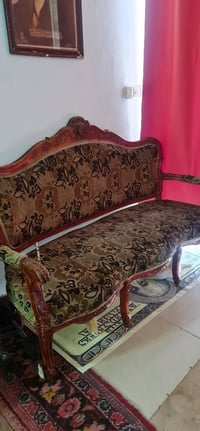 تخم ١٠ مقاعد ستيل نظيف مخزون استعمال بسيط مع ميز جام وسط   و٣ طبلات بح...