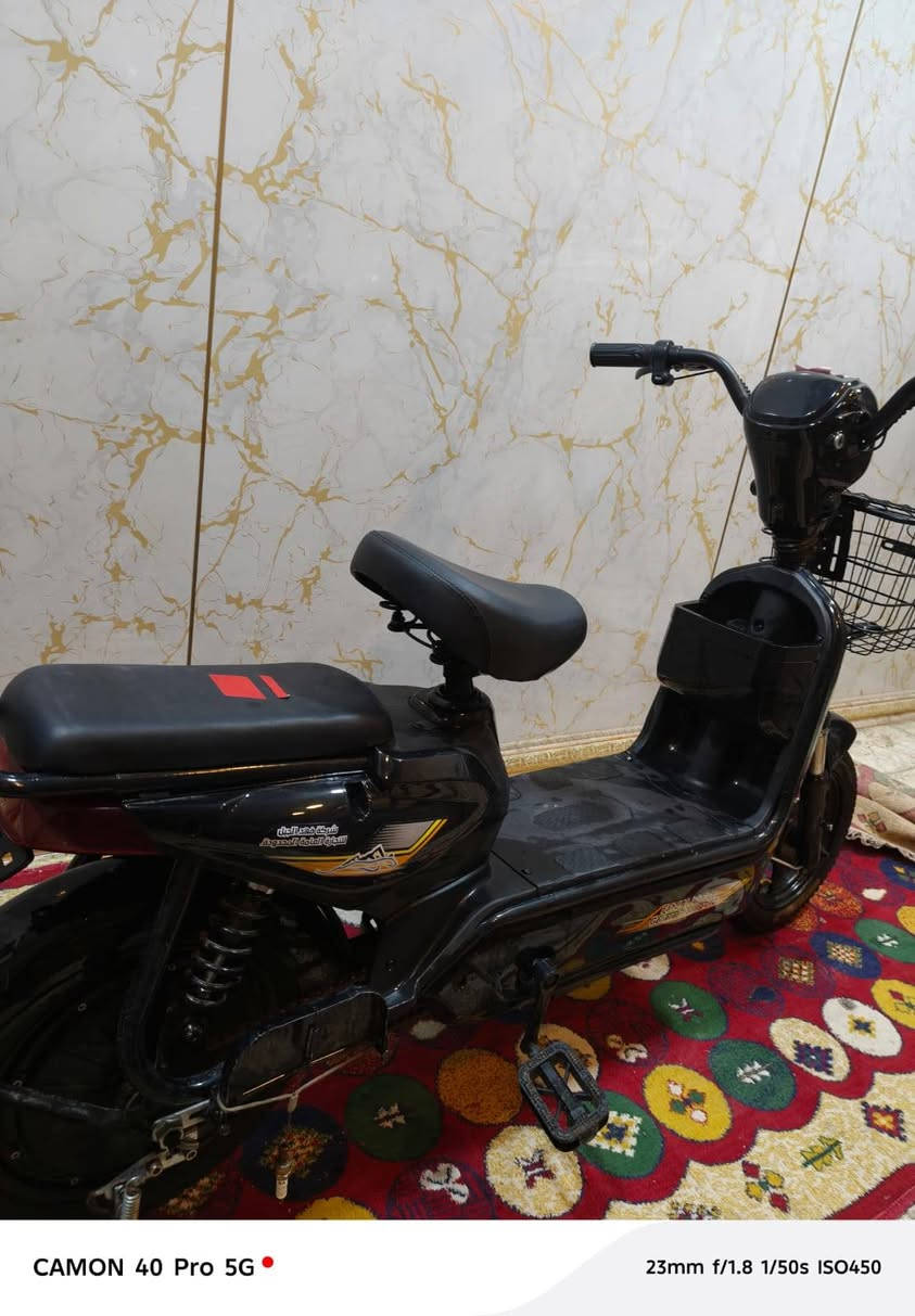 سلام عليكم دراجه شحن للبيع الدراجه نضيفه ٣ سرع مديل ٢٤ حجم ١٤ بيه نضام من شغله دوس ابريك يله تمشي كهربأيات شغاله هورن السعر 270 وبيه مجال الرقم *********** اتصل وبيك خير ودلل
