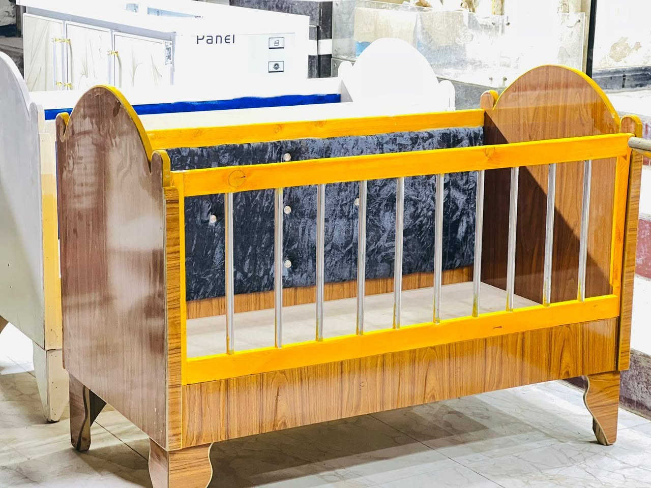 سرير اطفال قياس ١٢٠سم ينفتح سلايت من جهة الأم 
معرض مودرن هاوس الشطرة شارع دبي 
للحجز مراسلة البيج أو الواتساب 
متوفر نظام التقسيط عبر الماستر كارد مصرف الرافدين 
***********
