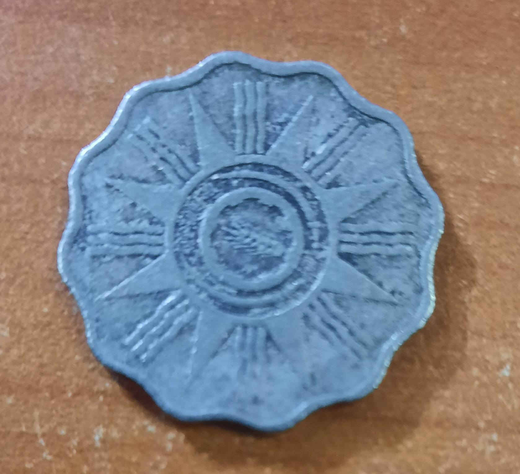 عملات عبد الكريم قاسم للتواصل  ***********
مجموعة عملات قديمة زمن ١٩٥٩ زمن عبد الكريم قاسم 
١٠ عملات نحاسية قيمة ١ فلس 
٢ عملتين قيمة ٥ فلس 
١٢ عملات قيمة ١٠ فلس 
اجمالي العملات :- ٢٢ عملة قديمة 
سعر المجموعة :- ٣٥ الف 
مكان التواجد :- كربلاء المقدسة / شارع النجف 
للتواصل عل  الرقم :- ***********
