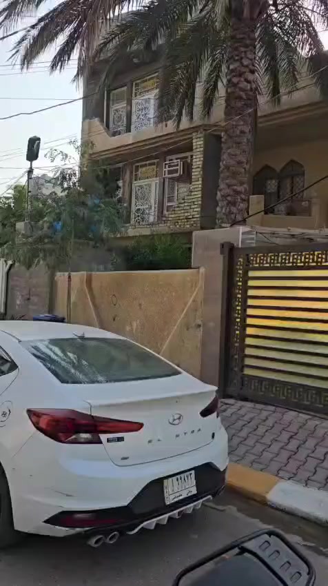 🏤 دار للبيع ✅️ الموقع بعقوبة التحرير ⬅️ حي الجهاد 🛕 خلف مدرسة الادريسي الأبتدائية أو مراوس [[ التحرير أو بعقوبة المركز أو كورنيش ديالى ]] 
💥 موقع مميز 🛣 ركن على شارعين ⚜️ نوع العقار طابو ملك صرف ☎️ لمعرفة السعر لطفا التواصل بالخاص 

⭕️ مساحة ( ٢١٦ ) متر 🔺️ واجهه ( ١٠ × ٥ ، ٢١ ) متر 

🏘 طابق الأول 🏛 استقبال ⬜️ وصالة 🛖 ومطبخ 🛁 ومجموعة صحيات كاملة 🚘 وكراج سيارة 🏝 مع حديقة كبيرة 
🏘 طابق ثاني ( ٣ ) غرفة نوم كبيرات 🟨 مع سطحين 💥 💥💥
للاستفسار مع مكتب نجاح العميري للعقار ☎️
 موقع المكتب ⬅️ مدخل العزات مجاور اسواق نوتيلا الغذائية 🛒 او التواصل على الماسنجر او الواتساب على الرقم *********** 📞📞
