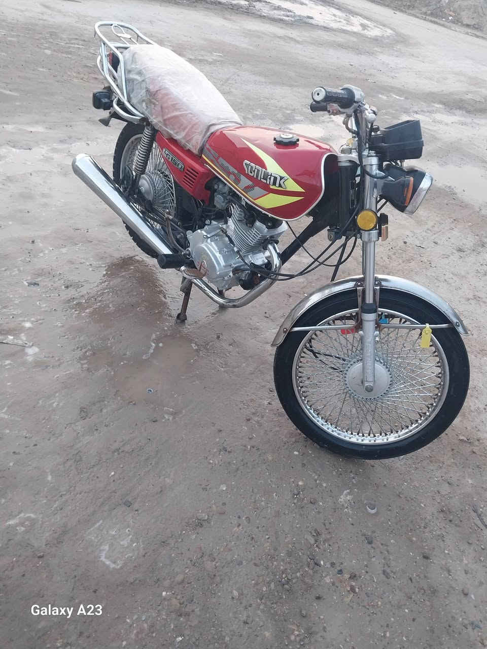 سلام عليكم دراجه موديل 2023 تايكر نضيفه  ومامفتوحه 
لسعر ٥٠٠ وبيهه مجال *********** مكاني عويريج قرب لقوس
