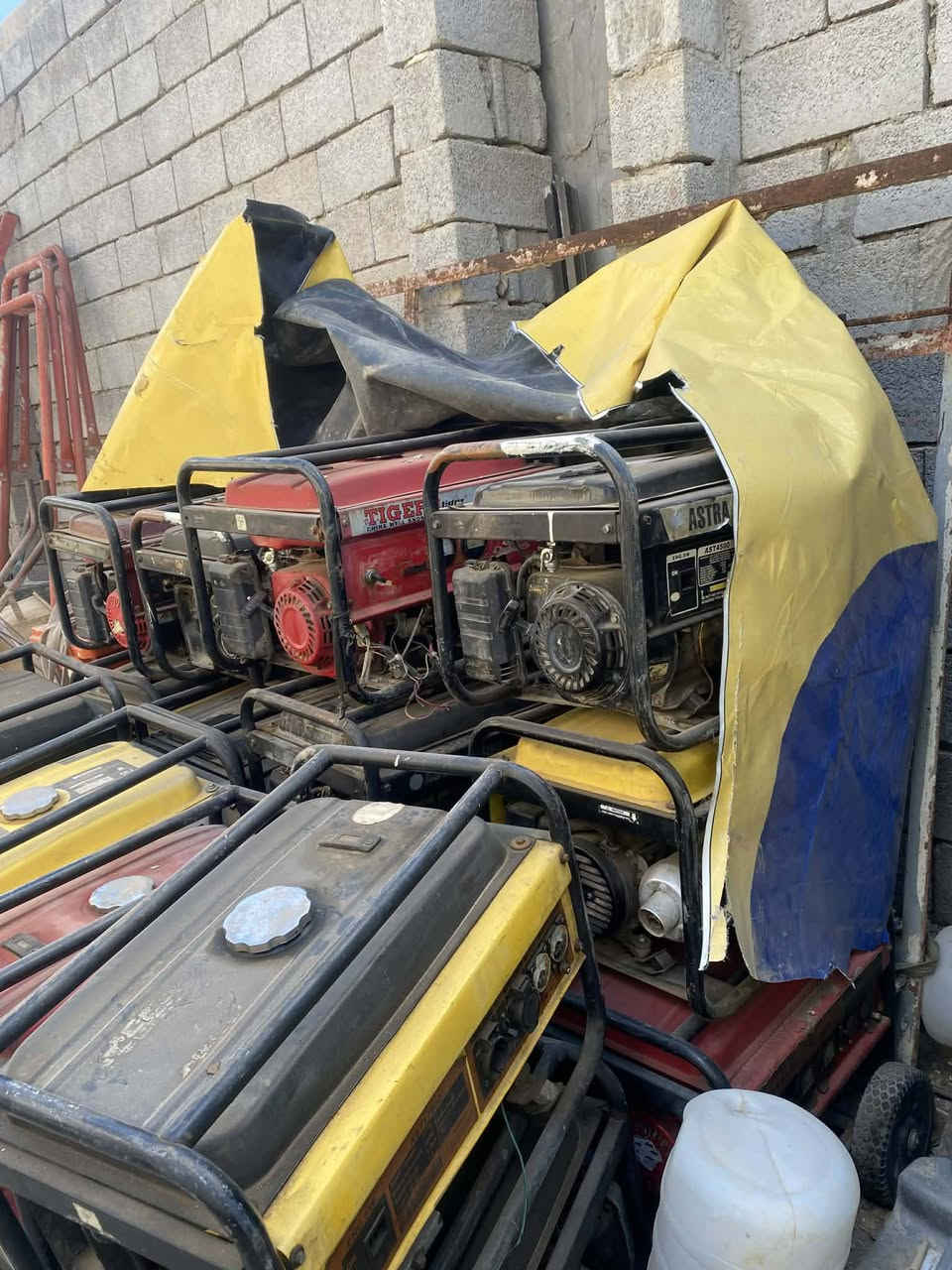 السلام عليكم توفر اليوم وجبه مولدات مستعمله للبيع السعر من 100 ال125 المكان مقابل مرطبات الداهري سكله محمد للاستفسار الاتصال على الرقم ***********
