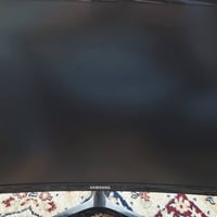 شاشه Samsung للبيع  24 انشcurved screen  وتدعم خاصية amd freesync 1800...