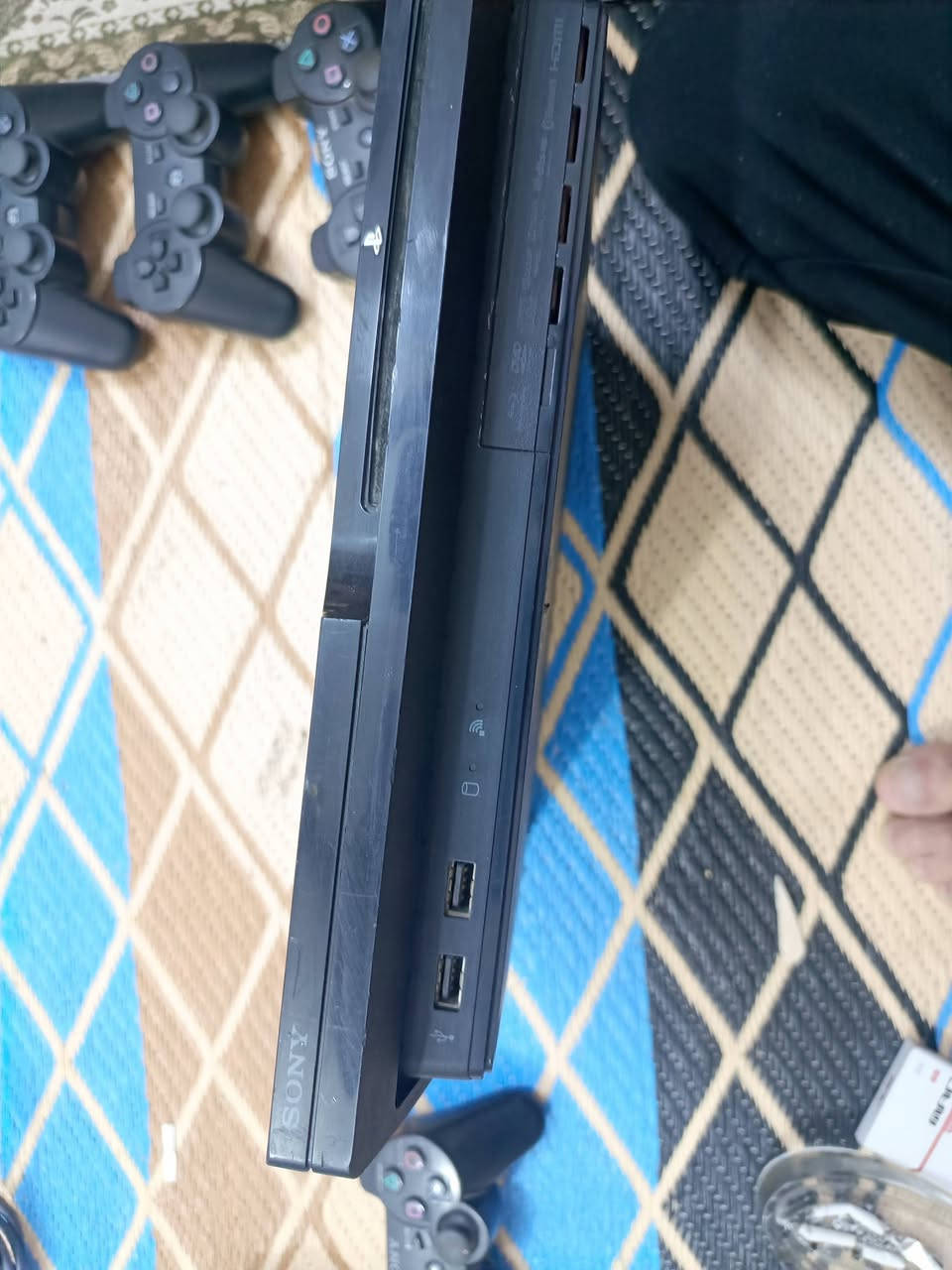 بلي 3 نضيف حيل اخو الجديد ممستخدم هواي تجي وتشوف بعينك 
بيه العاب كلش قويه ووياه هارد 250 گيگا 
6 يدات وياه كلهن شغالات 

150 وبيه مجال 

مكاني بغداد مدينة الصدر

***********
