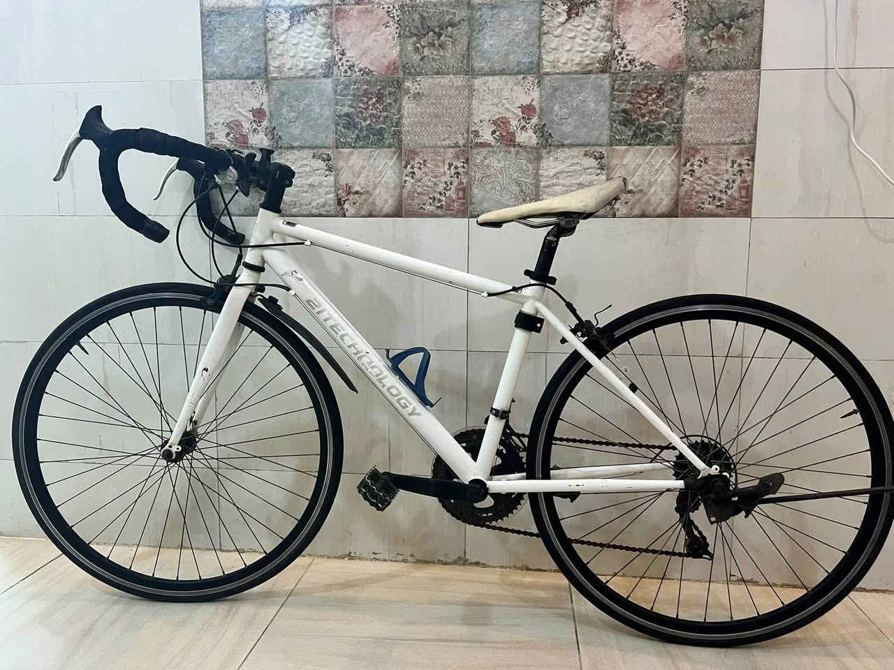 C700 بايسكل
الماركة معروفة
نظيف وكلشي بي شغال مكائن وكير وبريكات
السعر ١٢٥٠٠٠ وبي مجال بسيط
***********

