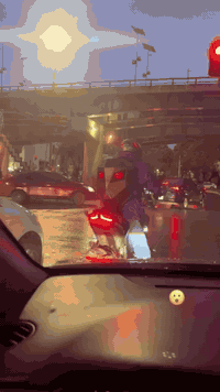 حقيبة لوي الشهيرة ( ام عيون )
الأصلية الوكالة الوكالة الوكالة ..✅ مو تقليد وكوبي ..❌

ما مستخدمة بعدها بالكارتون وحتى الكتلوك مالتها والغلاف والحافظة الخاصة بيها موجودة .. الجنطة متعددة الاستعمالات يستخدموها اهل الدراجات علمود يخلون خوذهم وغراضهم بيها وكذالك اي شخص يكدر ياخذها يستخدمها لاي شي ثاني لان ترهم لكلشي 

مواصفات الحقيبة ..
_ نشرات ضوئية متعددة وكل فترة ينزلن نشرات جديدات بالتطبيق مالتها ..
_ تكدر تخلي صورك او اي صورة ثانية بالحقيبة 
_ تكدر تكتب اي شي على الحقيبة 
_ مقاومة للماء 
 _ تكون الحقيبة طبية ومريحة 
_ تحتوي على جيوب متعددة وفي كل مكان 
_ داخل الحقيبة واسع جداً ويتسع لاي شيئ 
_ تحتوي على اسفنجات طبية وممرات هوائية حتى لا تسبب التعرق
_ توجود مواصفات أخرى وعديدة 
_ السعر المطلوب ( 115 ) الف دينار عراقي وبيها مجال بسيط جداً .. لان الله يشهد اخذتها اغلى من هذا السعر وبعدها بالباكيت مالتها هيه والكارتونة والكتلوك والنظام والحافظة .. وهذا سعر حيل قليل مقارنة لهيچ جنطة وكالة ..

للتواصل / خاص 
او واتساب على الرقم ( *********** )
