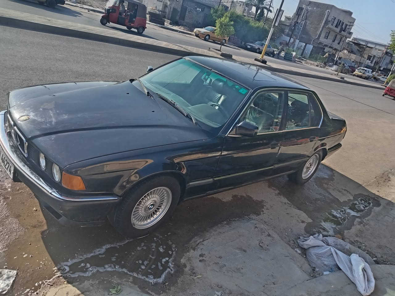 السلام عليكم البيع بي ام ٧٤٠ مسكر ٨ سلندر مكينه وكير بل جيس صدرها جديد تخم تايرات جداد سياره موضح بل صوره كشرها سعر ٥٥ وبيها مجال مكان بغداد تقاطع درويش رقم*********** موديل ٩٢ فول مواصفات دبل جكمجه دبل ايرباك كشناتها كهربائي حساسات خلفيه وامامي رقم بغداد انكليزي بسمي ثاني يوم
