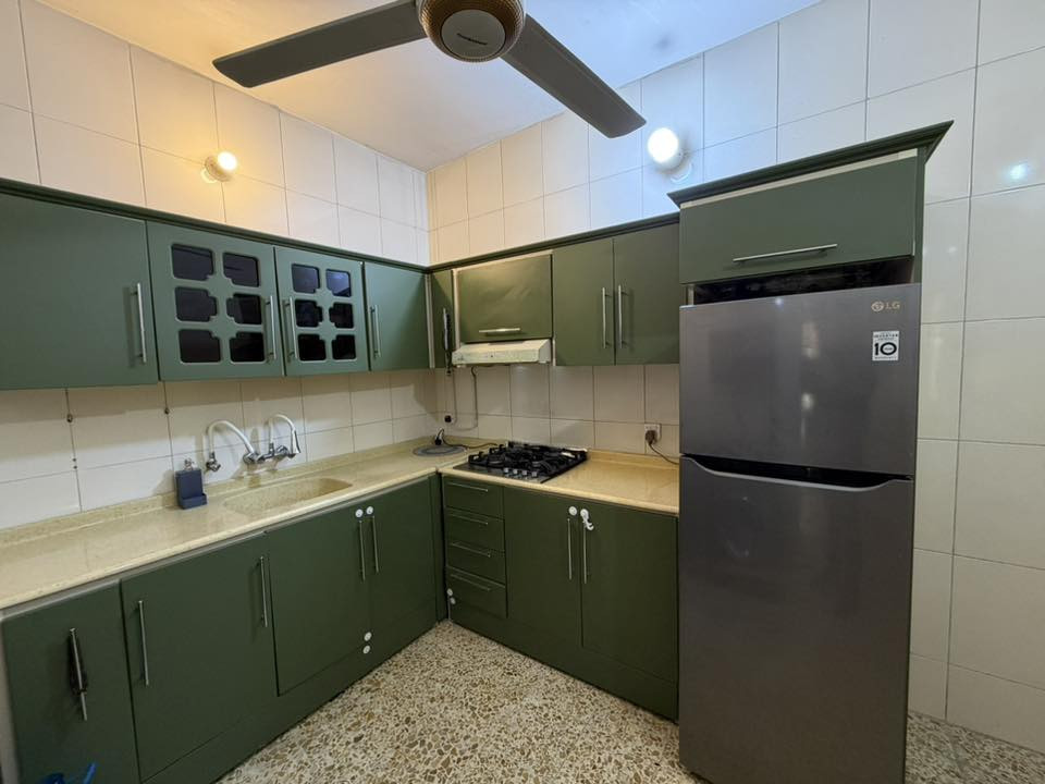 تحية طيبة 
ميز تلفزيون مع ميز وسطي من هوم سنتر تركي نفس الشكل 
السعر للقطعتين مع بعض
150 الف
ثلاجة ال جي انتفيرتر تبريد هواء 275 الف ضمان الماطور 10 سنوات من ال جي
بغداد حي تونس 
للتواصل عن طريق الواتساب
***********
شكرا جزيلا
