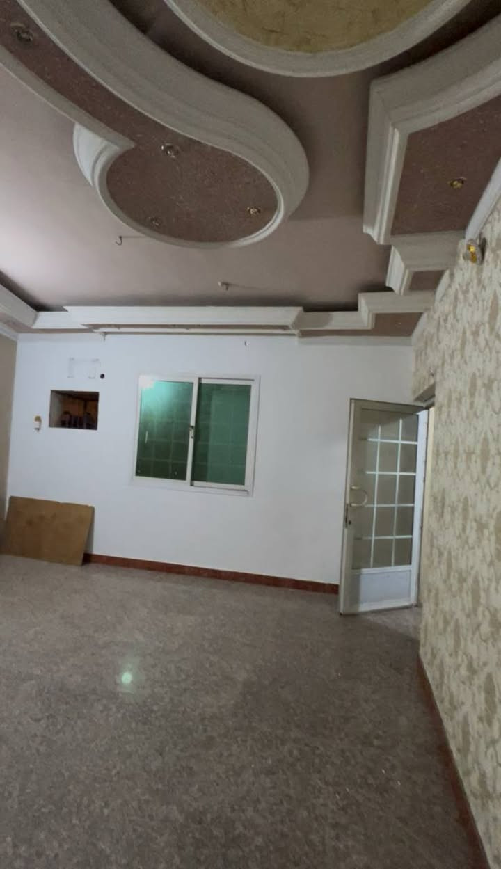 🏛️ بيت للايجار  🏛️
في الجنينه موقع ممتاز

يحتوي غرفة منام صاله مطبخ

صحيات استقبال طارمه سطح

سعر الايجار 650 الف
***********
