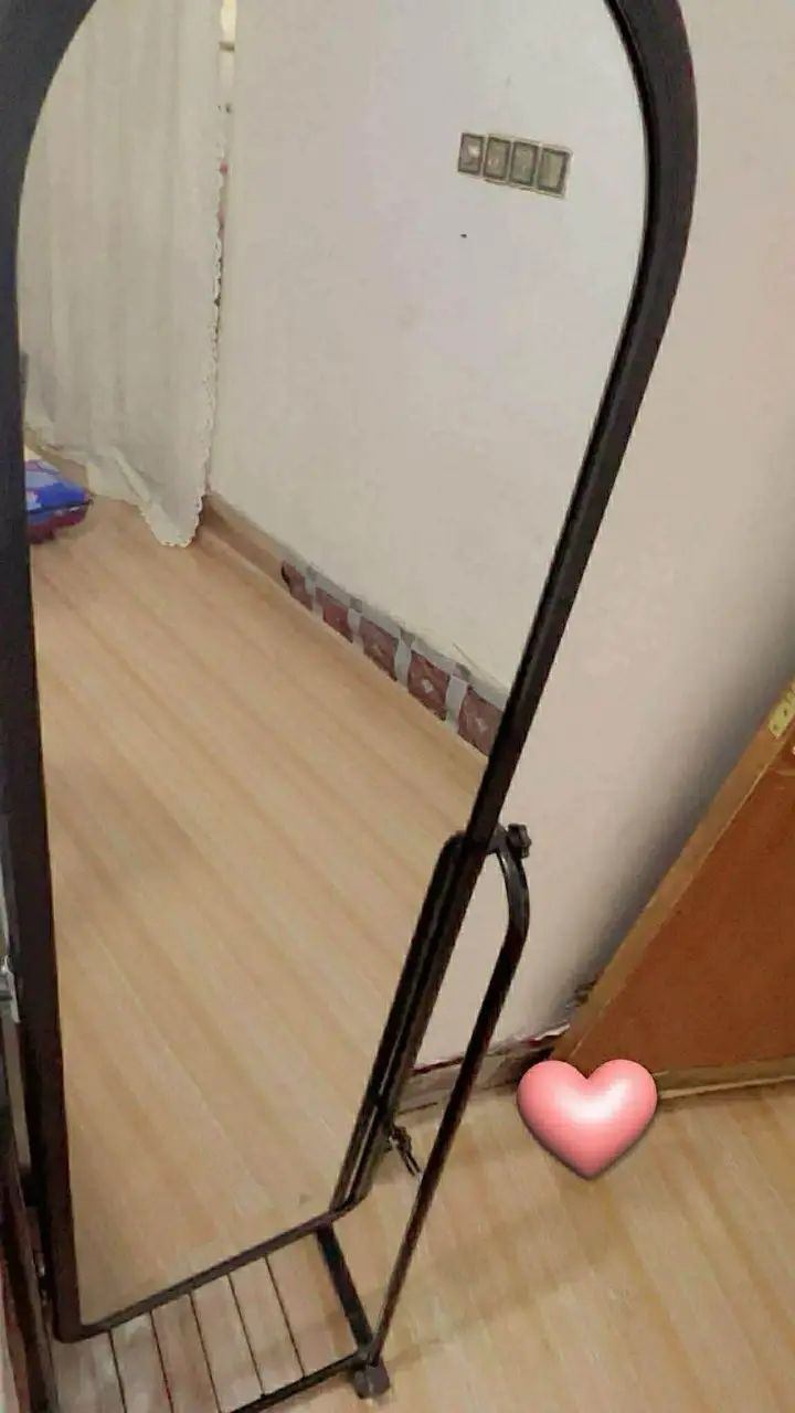 أغراض بيت للبيع 
بوفية نضد غير مستخدم تزكام متر ونص 125ألف 
شازلون صاج بي مخزن 95
مرايا 20 ألف 
ميز خشب 25 ألف 
حله قرب مستشفى مرجان


**إذا كنت صاحب هذا الإعلان وتريد حذفه لأي سبب، رجاءا أرسل رسالة إلى الدعم الفني**