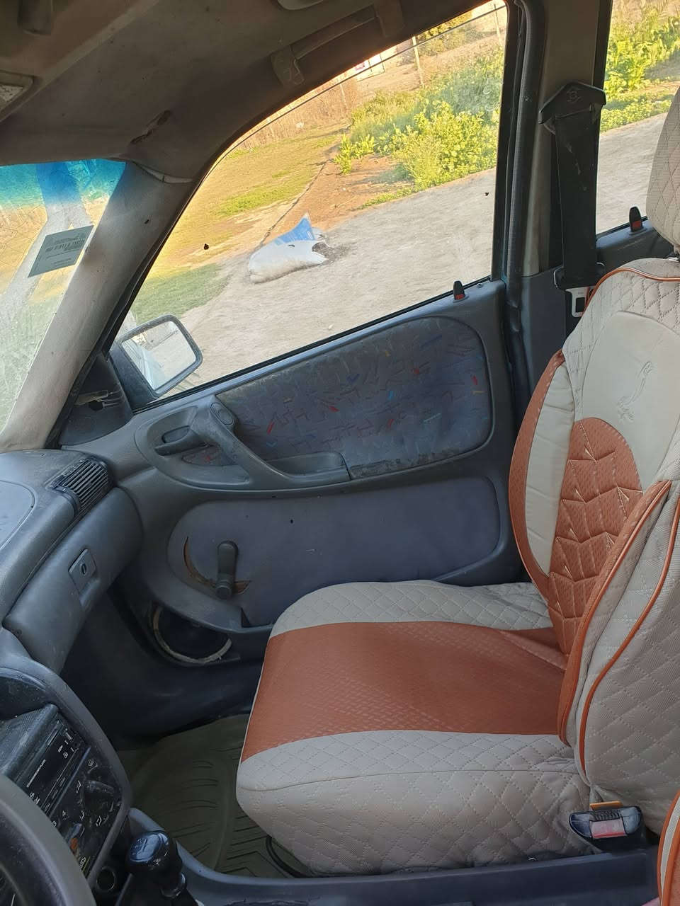 السلام عليكم اخواني الأعزاء استرا للبيع موديل 95 شرط السياره بلاديه وظع الشركه بيه فقط رشيت كلير بنيد وجاملغات بدون ظربه بدون خياس رقم انبار دولي بسمي السعر 35 رقم هاتف ***********
