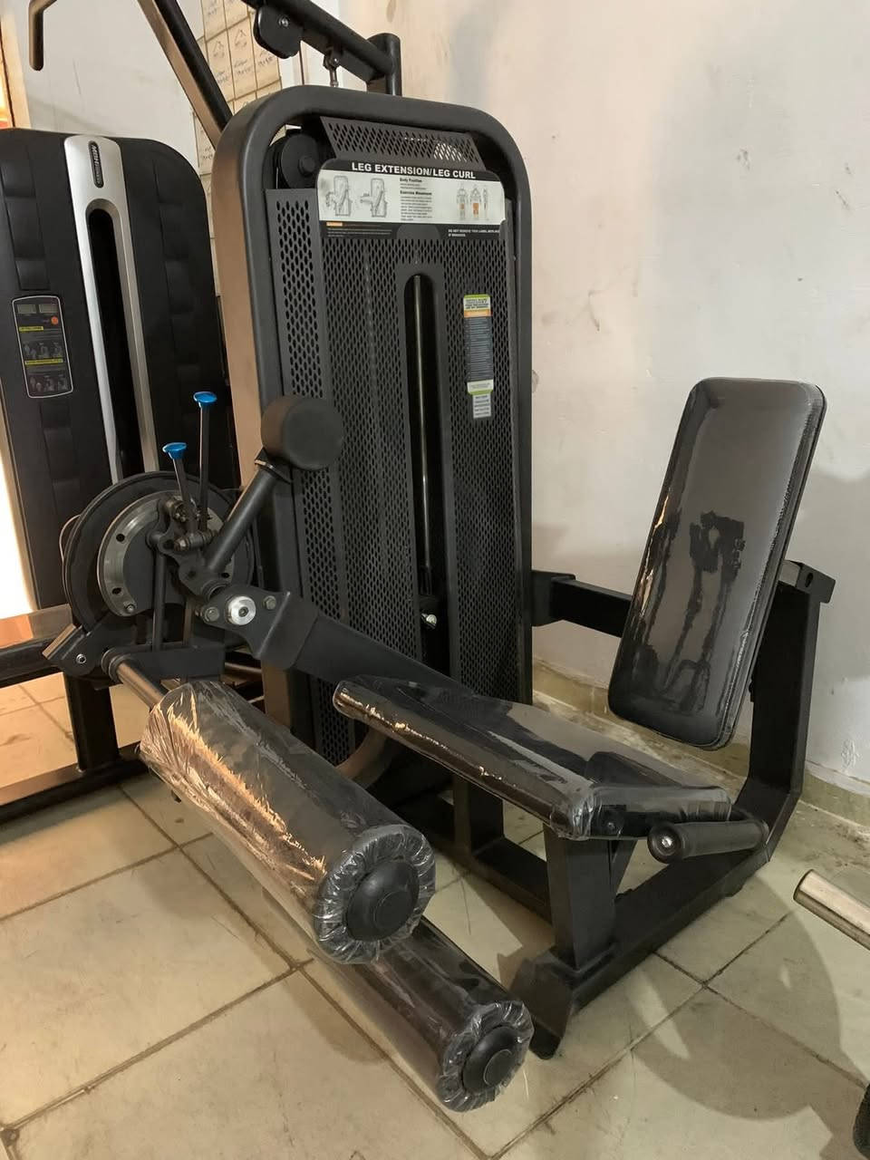 جهاز سحب عالي في ارضي 
وجهاز اماميه في خلفيه كسر زيرو


**إذا كنت صاحب هذا الإعلان وتريد حذفه لأي سبب، رجاءا أرسل رسالة إلى الدعم الفني**