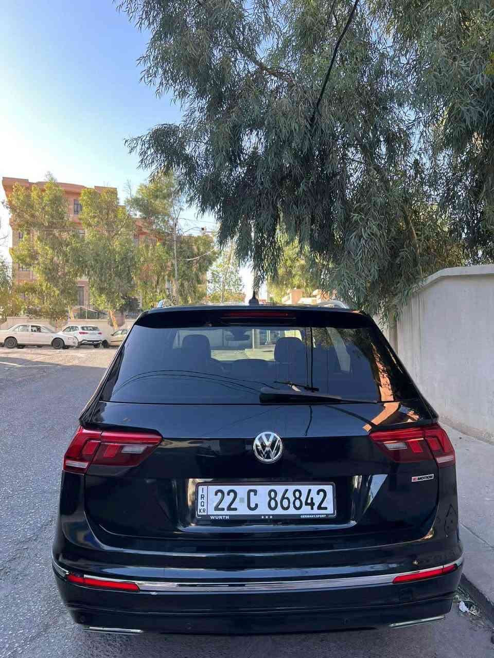 تیگوان بۆ فرۆشتن (R Line).
مۆدێل: 2022 ڕەنگی ڕەش.
دەبڵ ئەکسل (4MOTION).
مواسەفات: فول فول( ،ناو سپی  (کرێمی) ، بەصمە ، پانۆراما ، کوشن هیتەر ، ڕاداری دواوە ، شاشە گەورە و (carplay) ، سیستەمی سەوتی فیندەر پریمیوم ، ڕاداری ئاوێنە ، کوشن میمۆری ، لایت ئۆتۆ ).
مەکینە: چوار پستۆن 2.0 تۆڕبۆ.
52.326 (مایل) ڕۆشتوە.
سەیارەکە وارد کەنەدیە و نیو بۆنیت بۆیاخە لەگەڵ نیو دەرگای سنوقەکە بۆیاخە و 
کەمێک ساردی هەیە (بێ ناو گرتن) ، بێ تەقەو ڕەقەیە و کێشەی حەماوەی نیە گێڕ و مەکینە بەشەرتی فەحس و بەناو کردن و وەکالە بەشەرت.

بۆ نرخ پەیوەندی بکە : ***********
*********** السليمانية, العراق
