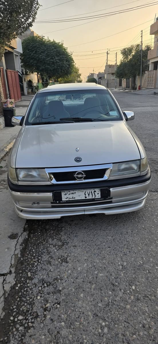 سڵاو تان لێبێت ئەم ئۆپڵە بەردەستە نمونە لەجوانی  ئاڕم پلاستیک سلێمانیە ئەوەلیاتی هەیە  مۆدیلی 1992کراوە بە95 کامل بۆیاغە لەسەر ساغی موسو بڕاوە بەشەرت  ئەی بیئێسە
مەکینەی 18ی مەرغوب  بەنزین زۆر کەم ئەخوات  چوار تایەی لۆکی لەسەرە ویلەکانی تازەیە  سڵایدە  سوکان پاوهە تا بڵێی جوانە سەیارەکە لەبەرەو ڕوو زۆر جوانترە گێڕو مەکینەی بەشەرت کامل گێچەکانی ئیش ئەکات سعری 35گەڵاو مەعمەله شوێن تەکیە ***********
