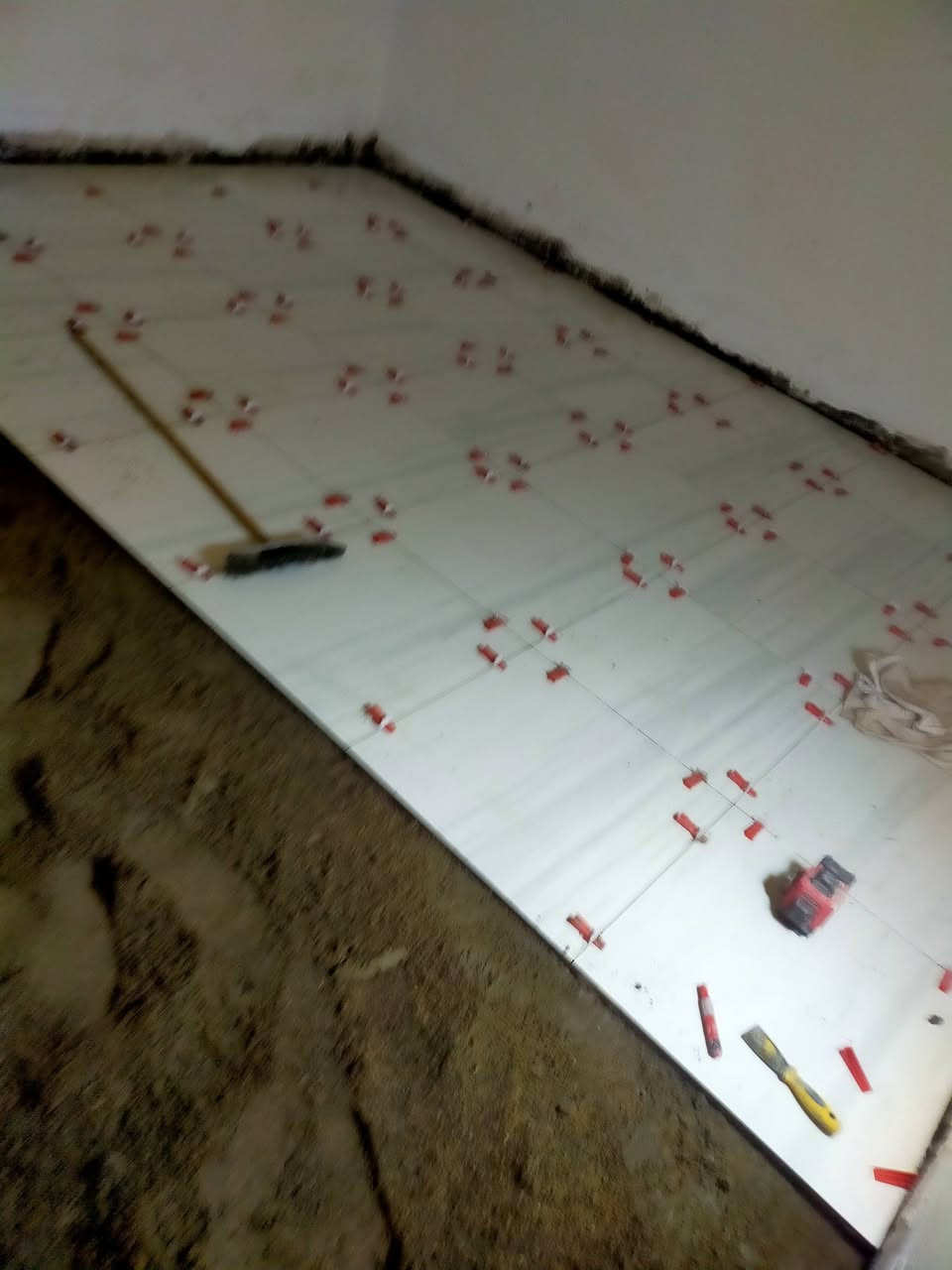 ابو مريم المصري خلفه تطبيق سرميك بورسلين مرمر كاشي متفرغ حاليا في بغداد واسعار  مناسبه للكل ***********
