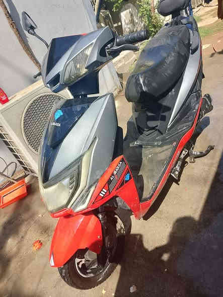 دراجه شحن نضيفه  بيها عطل ملف بطاريات ليثيوم تجميع  ضمانهم سنه البطاريات  سعرها 500(***********)
