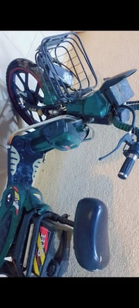 دراجه شحن للبيع ماتشتغل الي يريد ياخذها يصلحها او ياخذها حديد الي يريد...