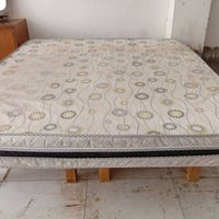 أسرّة • جديد ومستعمل • عنوان خاص