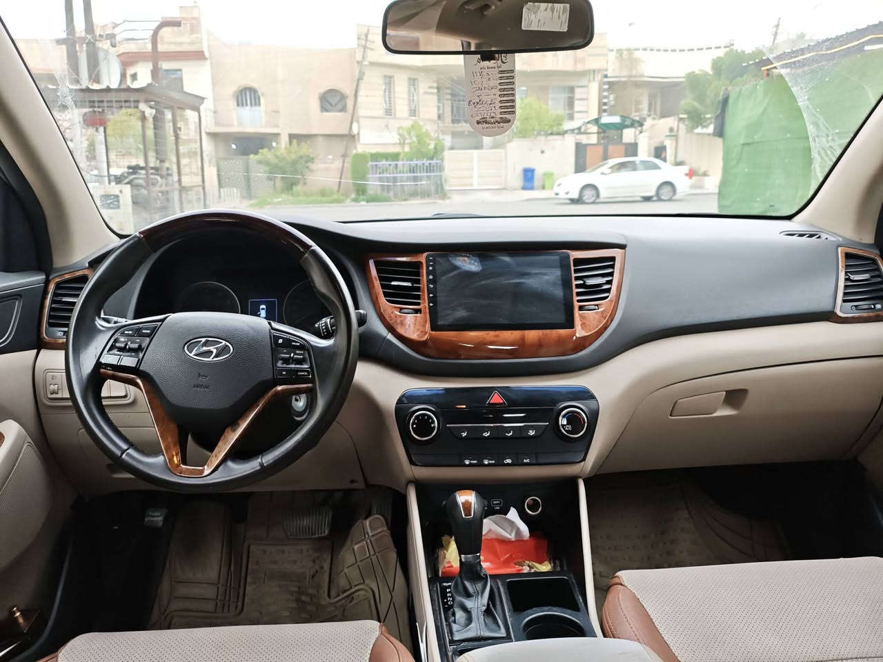 السلام عليكم
للبيع 
توسان خليجي  موديل 2018
السعر. 170 وبيه مجال بسيط
محرك 2000 دوش
محرك كير كفاله 
حادثه منزله بصور السونار 
سياره نظيفه وحلوه 
مكان السياره. بغداد. العامريه. او حي الجامعة 
استفسار اكثر. اتصل على الرقم ‪0781 580 3996‬‏
