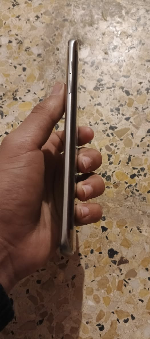 السلام عليكم موبايل s6ايدج الجهاز جديد شخط مابيه نظيف جدا السعر قفل 150 مكاني كربلاء
الرقم ***********
