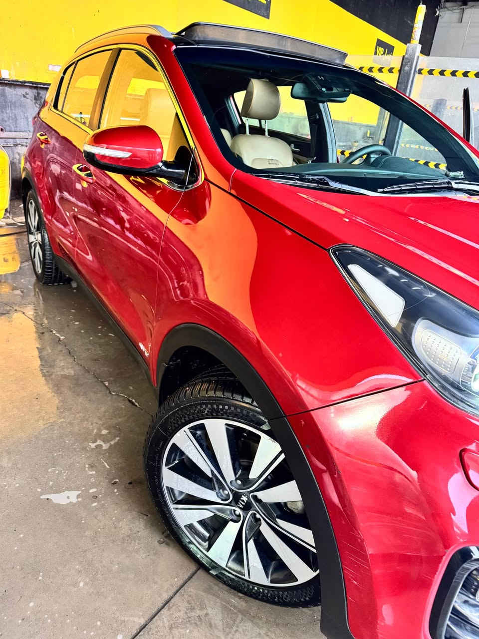 كيا سبورتج 2017 فول خليجي
رقم اربيل وبأسمي
السيارة مكفولة من الضربة والبارد والصبغ
 ماشية 160 كم .. محرك 2400 GDI
مواصفات الفول المعروفة .. 
بصمة .. بانوراما .. شاشة كبيرة .. كشنات كهرباء الامامي تدفئة وتبريد والخلفي تدفئة فقط .. صندوك كهربائي .. نضام ترحيب باليدات .. ترحيب عن قرب .. حساس صندوق  .. مانع انزلاق .. ٣ اوضاع قيادة .. سايد بريك .. وباقي المواصفات الاعتيادية.
مكان السيارة اربيل 
السعر 170
واتساب 0️⃣7️⃣5️⃣0️⃣2️⃣1️⃣9️⃣9️⃣7️⃣3️⃣0️⃣ أربيل, العراق
