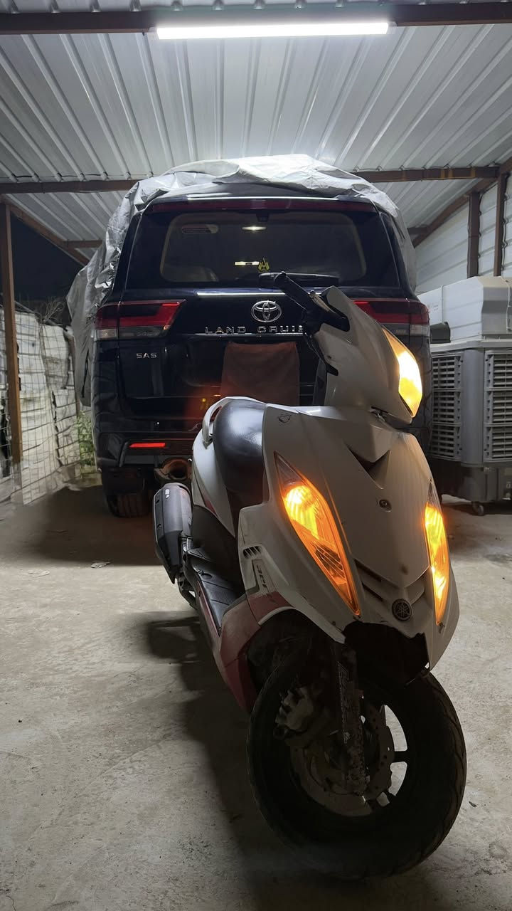 سلام عليكم GTR كفالة عامة للبيع دراجة نازلة من الرمبة اقل 4 اشهر بيهة ضرر بسيط بل بجم طابكة وراجع عليهة ابو تكتك موجودة القطعة المكسورة عدة هاي الدراجة كفالة عامة وجيب وياك الف فيتر عنواني بغداد البلديات رقمي *********** السعر مليون ومية وبيهة مجال وهاي صورهة بل رمبة وصورتهة قبل الضربة
