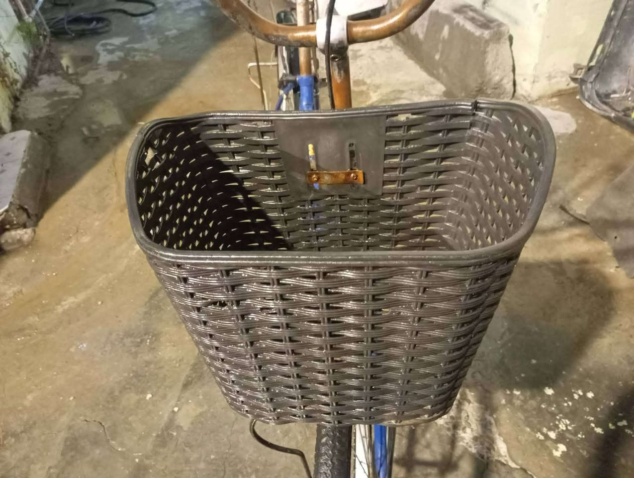 السلام عليكم بايسكل ياباني للبيع صرفت عليه اكثر من سعره خفيف بس الستاند مكسور بس اكو وحده ثانيه والباقي نضيف الله شاهد سعره 65 وبي مجال للاستفسار خاص او على الرقم التالي ***********
