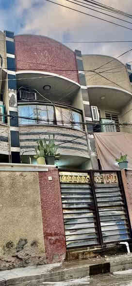 ملاحضه / العنده عقار 🏡#للبيــــــع ويريد يبيع #دزونه كافه التفاصيل العقار مع ذكر السعر وصور للعقار ورقم التلفون ☎️وان شاء الله باقرب وقت ينباع ان شاء الله🤲❤️
—————————————————————————

🔸 مشتمل للبيع طابو صرف مناسب جدا✅
 63متر  الواجهه  3ونص م والنزال 18م 
بناء سنة 2025 تسليم🔑 درجه اولى كامل مكمل 

🔸الطابق1️⃣ كراج واستقبال ومطبخ حار وبارد وصحيات    
  وغرفه نوم جوه 
 الطابق…2️⃣ غرفتين نوم وصاله وبلكونه وصحيات كذالك                 الطابق ...3️⃣بيتونه وسطحين

 البناء كله ممتاز ودرجه اولى ونضيف مرتب حديث جدا 
🔸موقع الدار ممتاز جدا📍الشعب شارع الصحه خلف جامع الحق ومقابيل مطعم حجي عادل (شارع عريض)

+مناسب لحك قبل لاينباع ملاحظه اذ تحب تاخذه وتستثمره اجره الك ب600الف ايجار سريع  
🔸السعر: 145 وقابل للتفاوض 

مكتب ابو علي الدراجي للعقار 🏛️
 الشعب-نهايت شارع الصحه-مقابيل كرزات ركن الصحه 
***********📞
***********📞 ‭
‭***********‬📞
