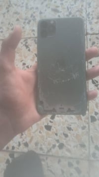 آيفون ١١ برو ماكس • بطارية ١٠٠٪ • ظهر مكسور