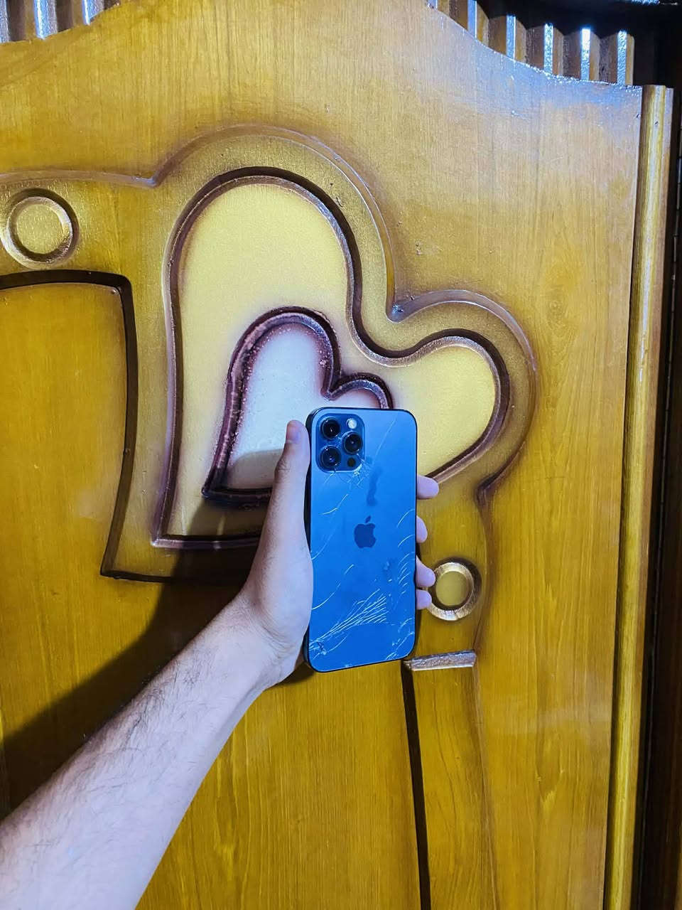 ايفون 12 برو ماكس بدل شاشه اصليه باقي كفاله ذاكره 512 عربي شرق اوسط ثلاثه ايات بطاريه 76 سعر 325 شراي تصل***********
