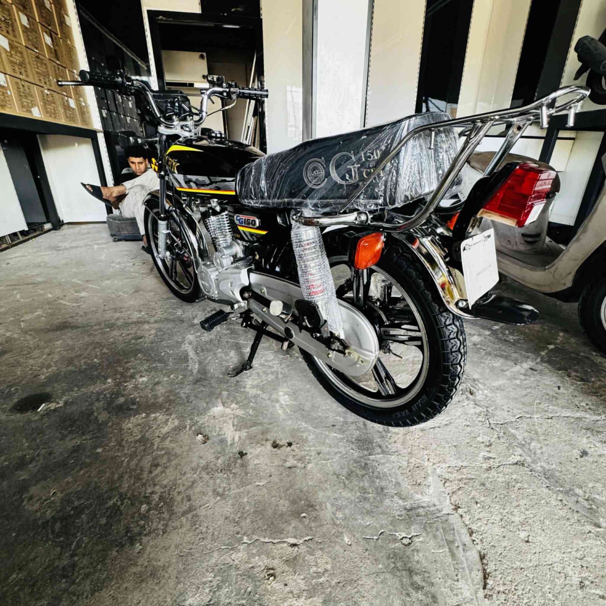 سلام عليكم سيفان موديل 23 طالعه بل 24 زيرو بعدهي كل نقص مابيه جديده وجاهزه نكره سلف هندر واحد مامضروبه مستعجل عل بيع سعر 900 بيه مجال للشراي *********** مكان نجف شارع زهور
