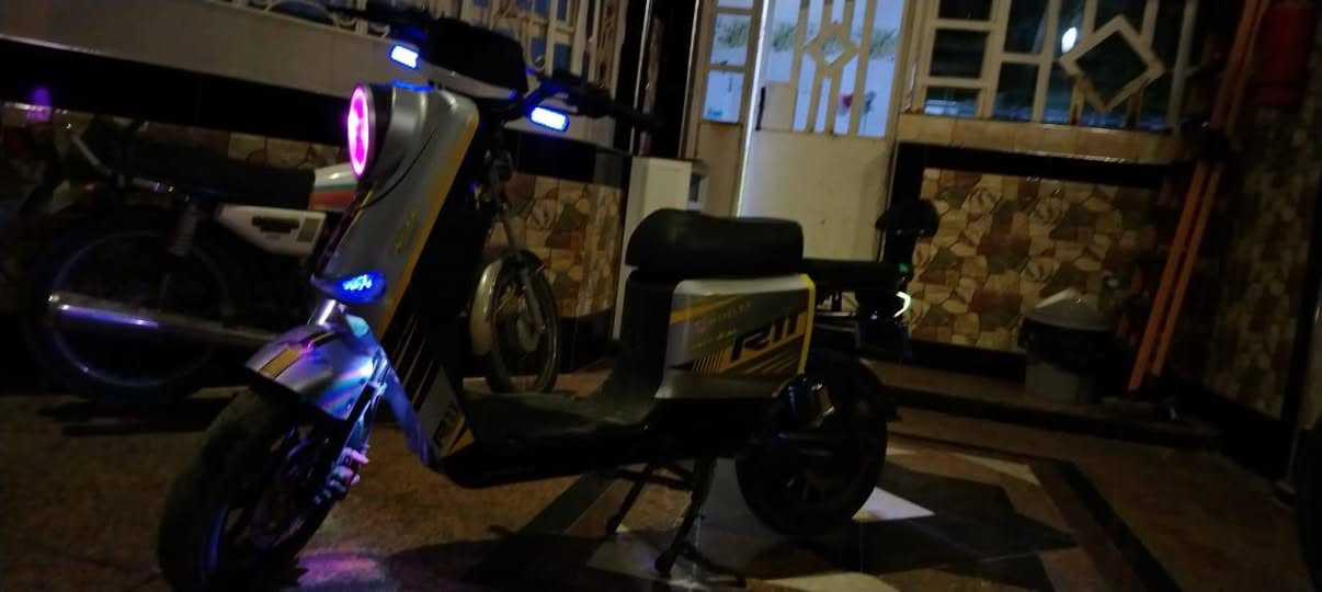 سلام عليكم
دراجه شحن r11 
موديل 25 شحن 
بطاريه ليثيوم 73فولت 45 امبير المسافه 60كيلو 
(بطاريه ليثيوم مو جاف) 
صالها عدي شهرين 
سرعه حقيقي 60 
بيها حادث مثل ما مصور 
...... السعر 650 وبيها مجال للطيبين.......
***********
