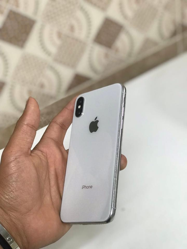 iPhone X
الذاكرة : 265 
البطارية:73 
فيس ايدي :يعمل 👍🏻 
جهاز نضافة 100/100 
للاستفسار 
*********** 
بغداد بياع
