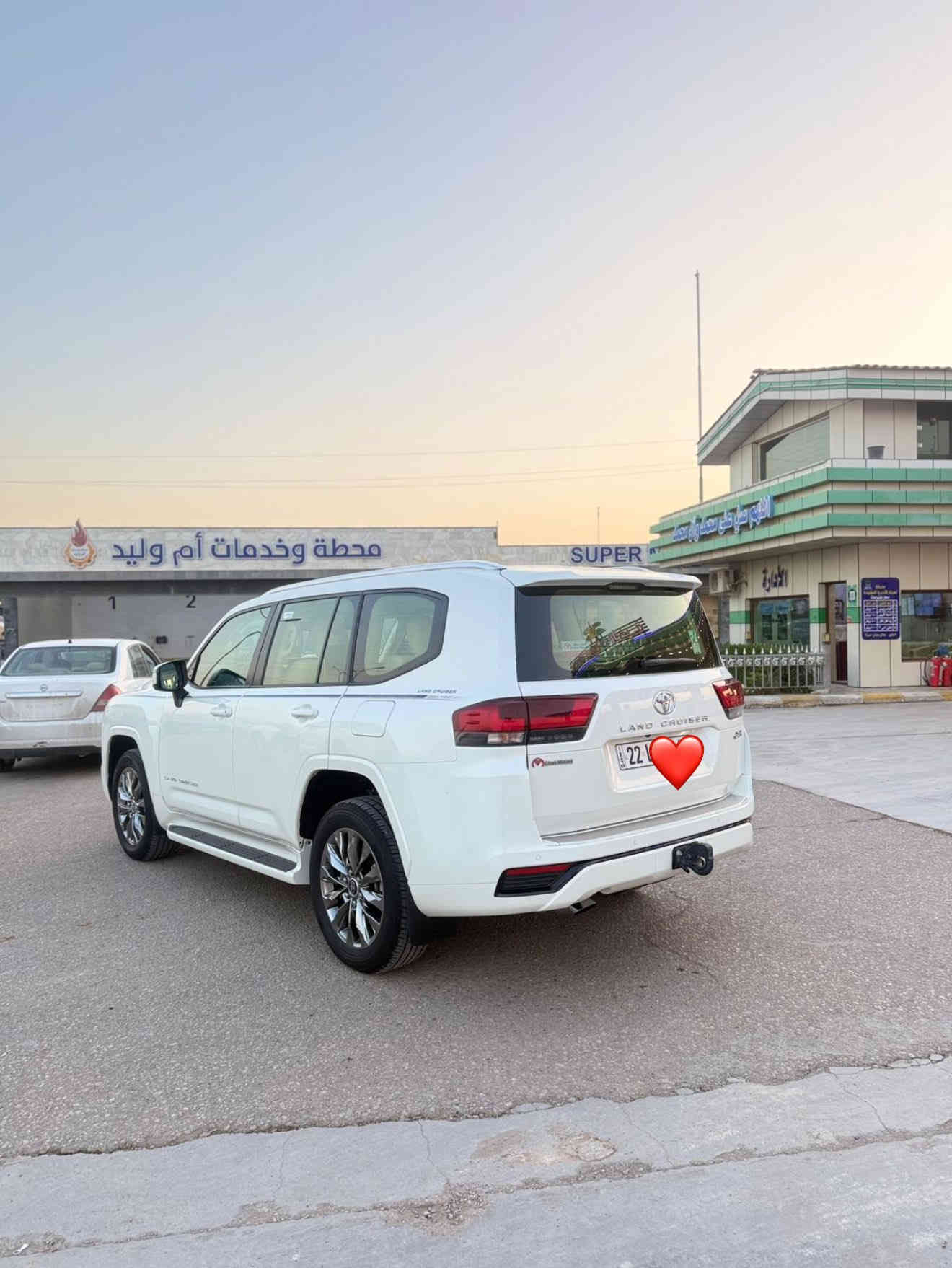 سلام عليكم 
للبيع لاندكروز موديل 2024 مكفولة كفالة عامة من كلشي 6سلندر 4000
مواصفات السياره 
فتحة سقف 
جنطة كهرباء 
كراسي جلد 
كراسي كهرباء 
شاشات تطبيق اصل 
3 شاشات 
كراسي تدفئة 
كراسي تبريد 
لايت زنون 3 عدسات 
كشاف لايت 
زراك لايت 
3 قطع تبريد 
جامات تصعد وتنزل كهرباء اوتو 
مري كهرباء وشفط 
نضام SPORT
نضام OTOhold
نضام صعود الجبال 
نضام المنحدرات 
داخل جلد بيجي 
بك لايت LED 
كامرات خلفية وامامية 
حساسات أمامية 
حساسات خلفيه 
سياره جديدة حيل
مكان السيارة صويره
السعر المطلوب 735 وبيها مجال 

***********
***********
