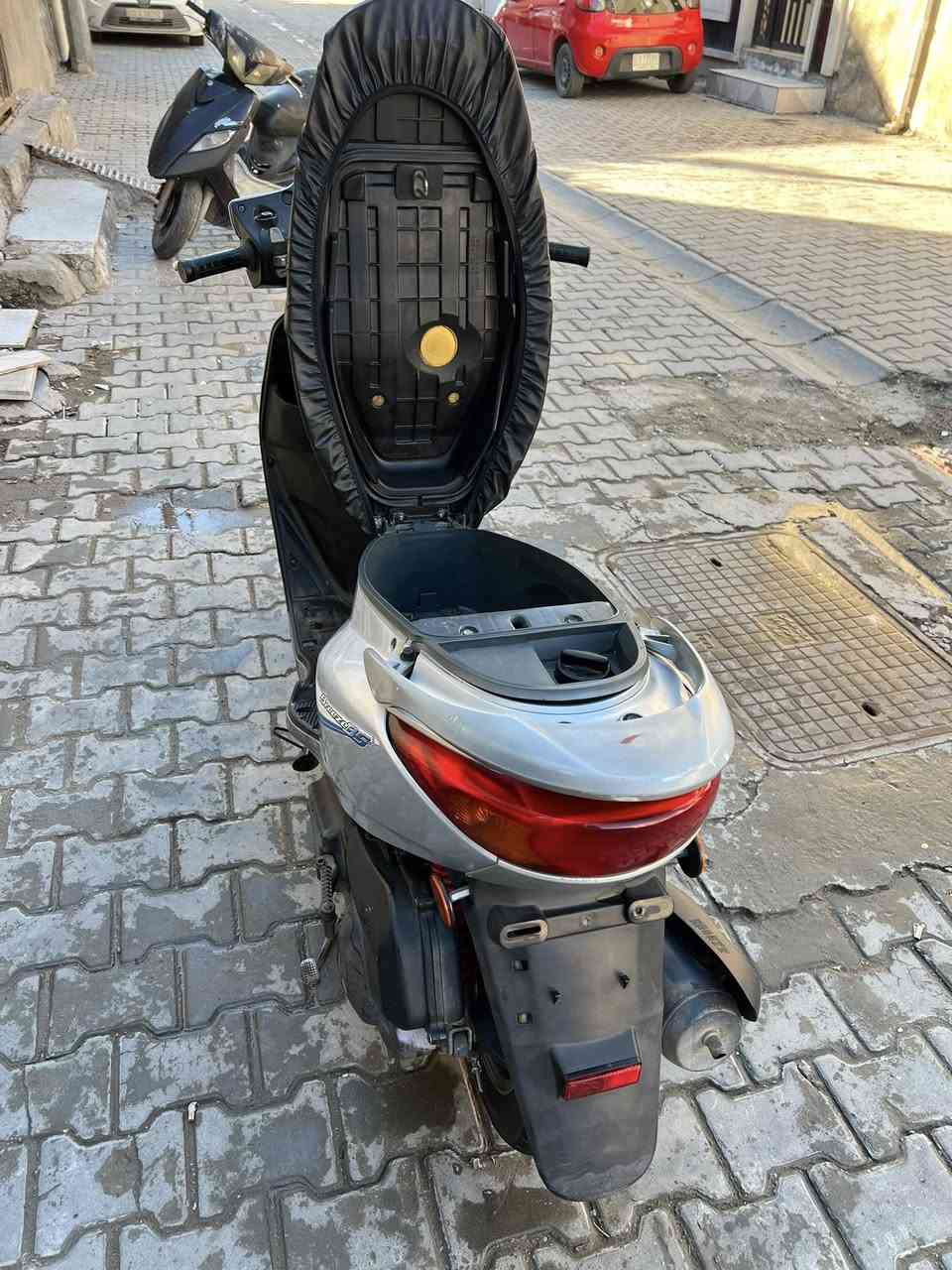 السلام عليكم
بريز بغبغاء نوزل خطين الدراجه حلوه و نضيفه نكره سلف الكفر الامامي مكسور شادلها قبق هندر موجود قبقها الاصلي الدراجه كدامك تعجبك اهلاً وسهلاً السعر 850  وبيها مجال للطيبين *********** الرقم
