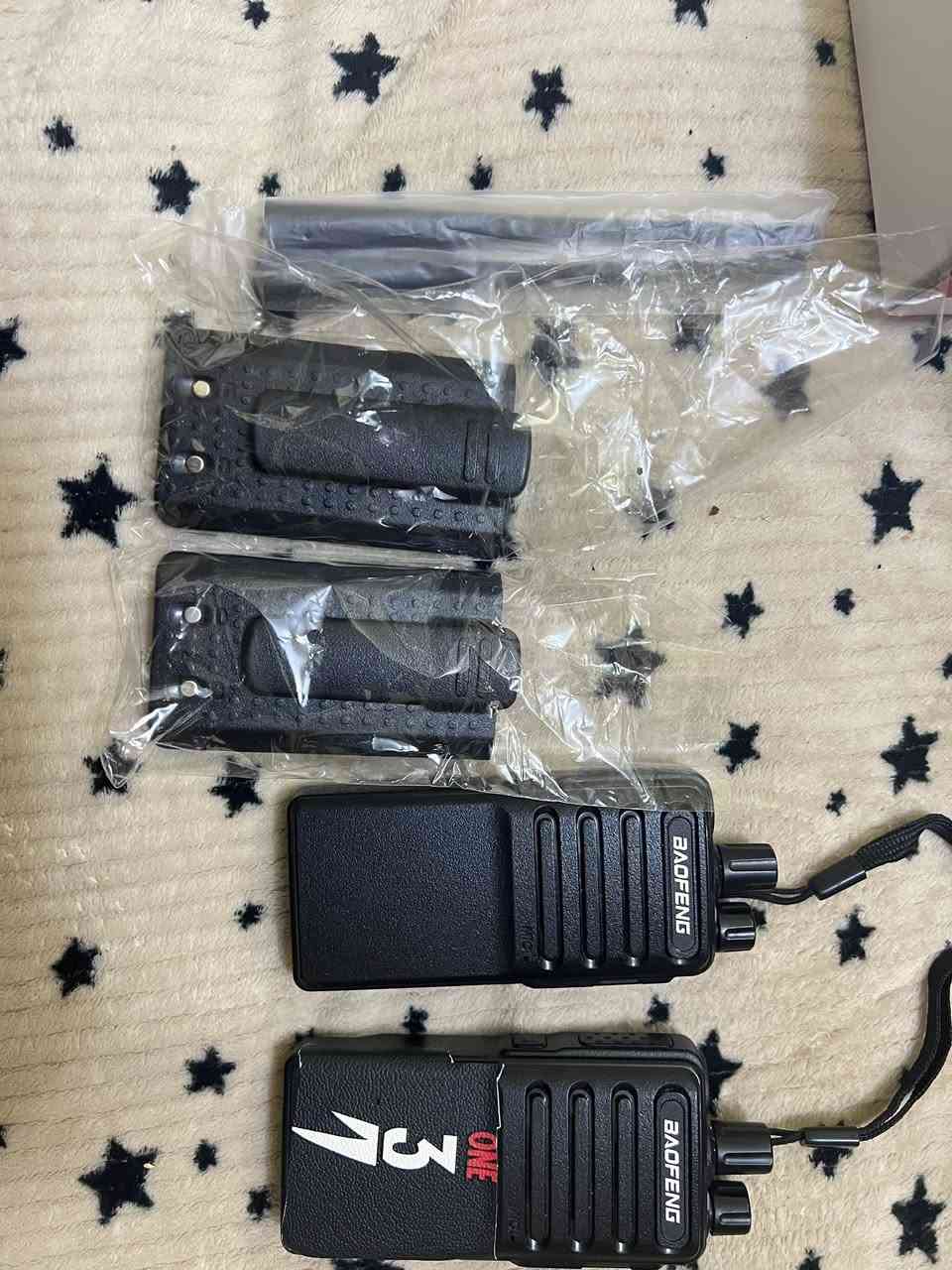 لاسلكي البيع جديد وياه شاحنته ثنيهم سعر 40وبيهم مجال   مد منطقه مفتوحه ٨كيلو  
مكان ما مفتوحه 4كيلو 
متوفر توصيل
التوصل ***********
