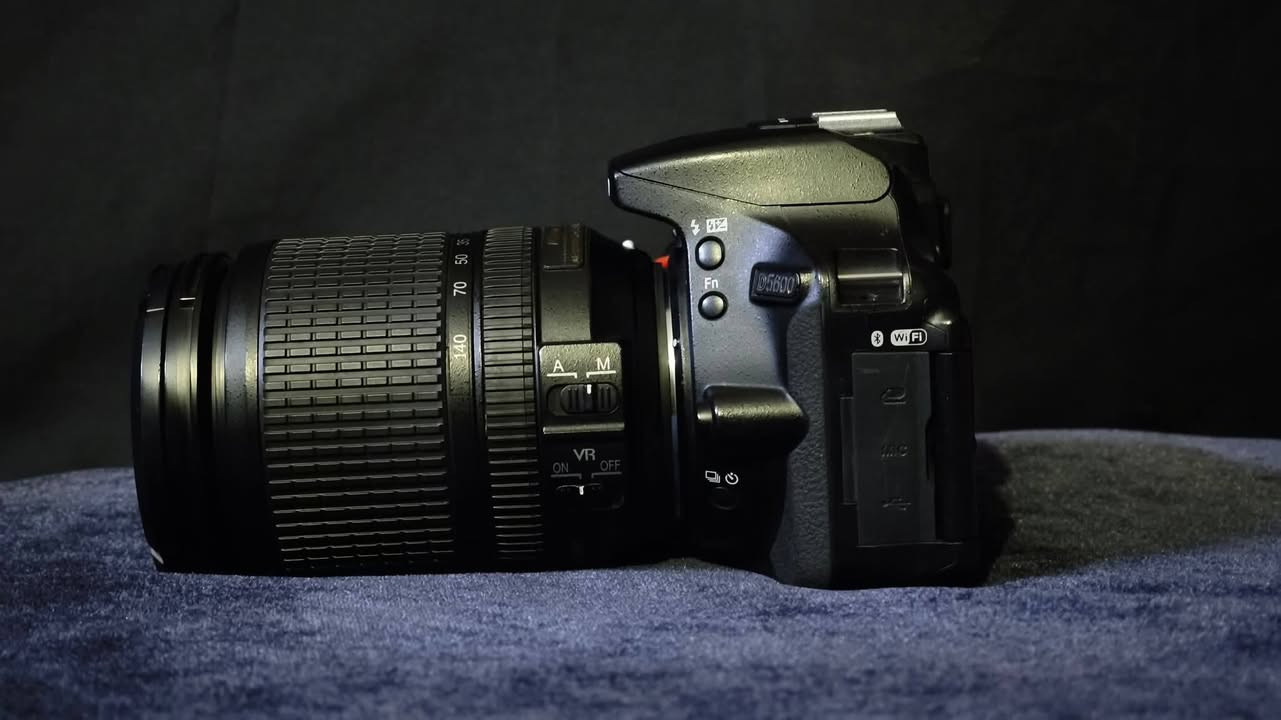 كامره نيكون 5600 نظافه 98 وعدسع 18.140 وبطاريه وحده وتوصاله لتحويل الصور من الكامره التلفون وكفر حامي شاشه العدسه
شاشه لمس و قلاب
تدعم Wi-Fi وتدعم البلوتوث
العدسة الاصلية 18 - 140 vr 
رام 32.توصاله لنقل الصور .
السعر 500 وبيه مجال 
بغداد مدينة الصدر 
انستا m_o_5.d
*********** واتساب هاتف 
تيليجرام m_o_5d@
