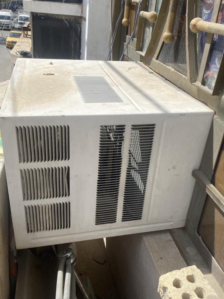 السلام عليكم مبرد ٣سرعات جديده كلش العالميه ضمان مشتغله موسم واحد ومكيف ٢طن جديد بلادي تبريد وتدفه للبيع ثنينهن ٥٠٠ الشعب حي التجار ***********
