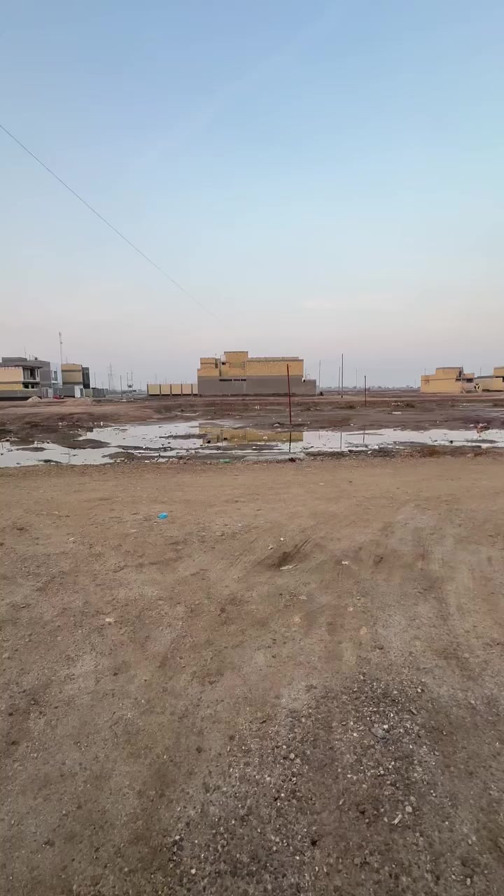 قطعة طابو صرف للبيع / الكرادي / 300 متر
الوجه 12
النزال 15
بداية الكرادي موقع ممتاز جدا 
***********
