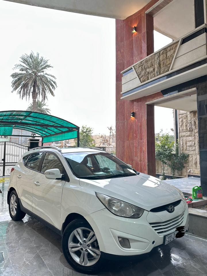 توسان
2011
خليجي
رقم بغداد انكليزي
بأسمي
ماشيه 217الف
مبدله مكينه جديده
3قطع صبغ
صبغ باب ونص اثر شخوط 
صبغ بنيد بدون شواصي. 
حافه الجنطه صبغ
مكاني بغداد الكرخ
السعر 109بيه مجال قليل
للاستفسار ***********
