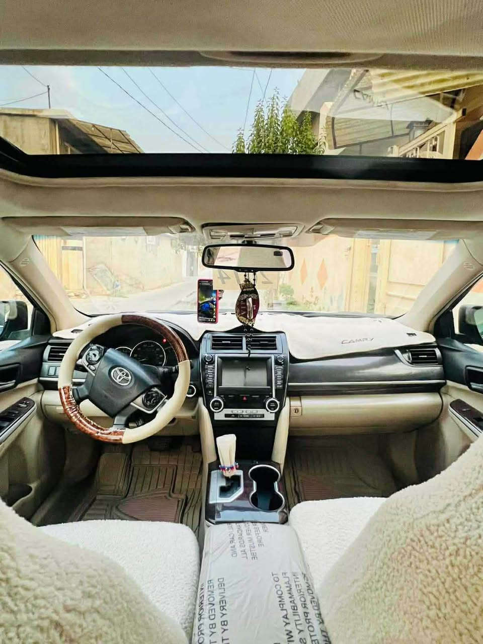 کامری شەش بستۆن قەپات مواسەفات
بەصمە ، ئاوێنە ڕادار و خەتی جادە , سڵاید 
کوشن جڵد و هیتەر ، دوو کوشن کارەبا، کامێرە
گێڕ و مەکینەی بەشەرتی هەموو شتێ 
سەیارەکە زۆر جوانە سارد و شوختی نییە 
شەش پارچەی هەیە بێ دەعم ، پشت و پێشی کەپسە. 
سەنەوی تا 2028
سعری ١٠٥ گەڵاو مەجال 
***********
*********** حلبجة, السليمانية
