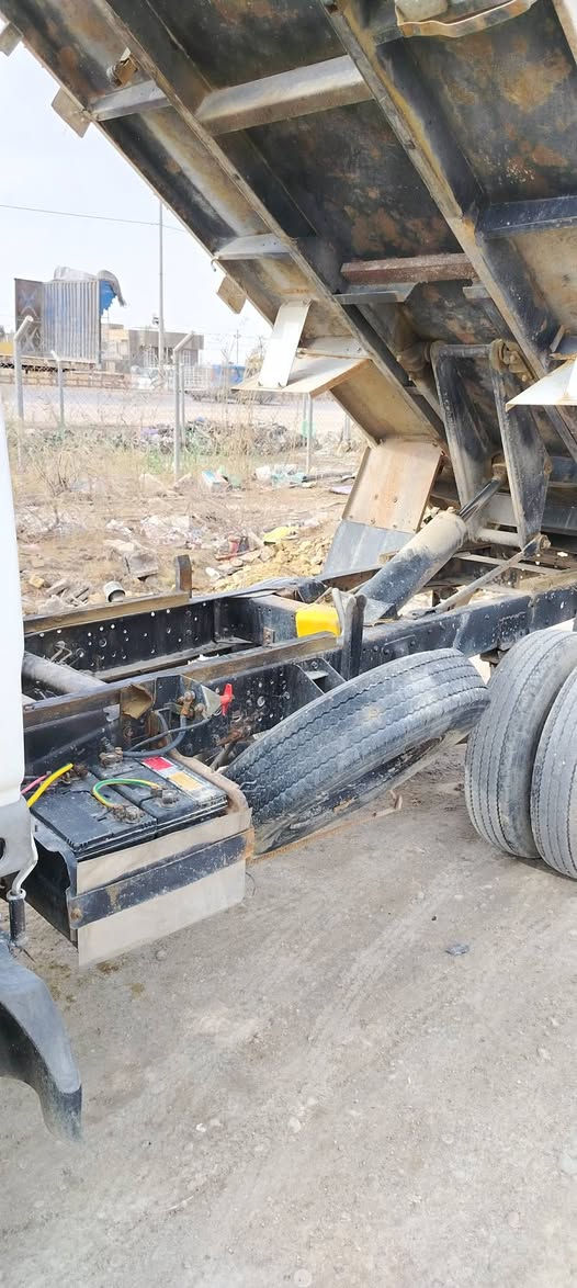 السلام عليكم كنتر عظم بيها قمارت بزون للبيع موديل ٩٢ مكان ناصري قظاء رفاعي السنويه ل ٢٨ /***********
