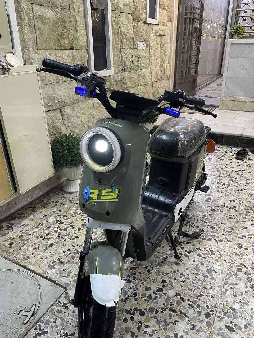 اسلام عليكم دراجه شحن أر٩. للبيع درجه موديل ٢٠٢٥ جديده فول موصفات بصمه كارت كله شغاله ٥باتري اكبار نضيفه سرعه ٧٠حقيي ملف ١٤٠٠ واط برك خلفي دهن درجه خير من الله سعره ٣١٠بي مجال بصيط *********** مكاني بغداد الأمين
