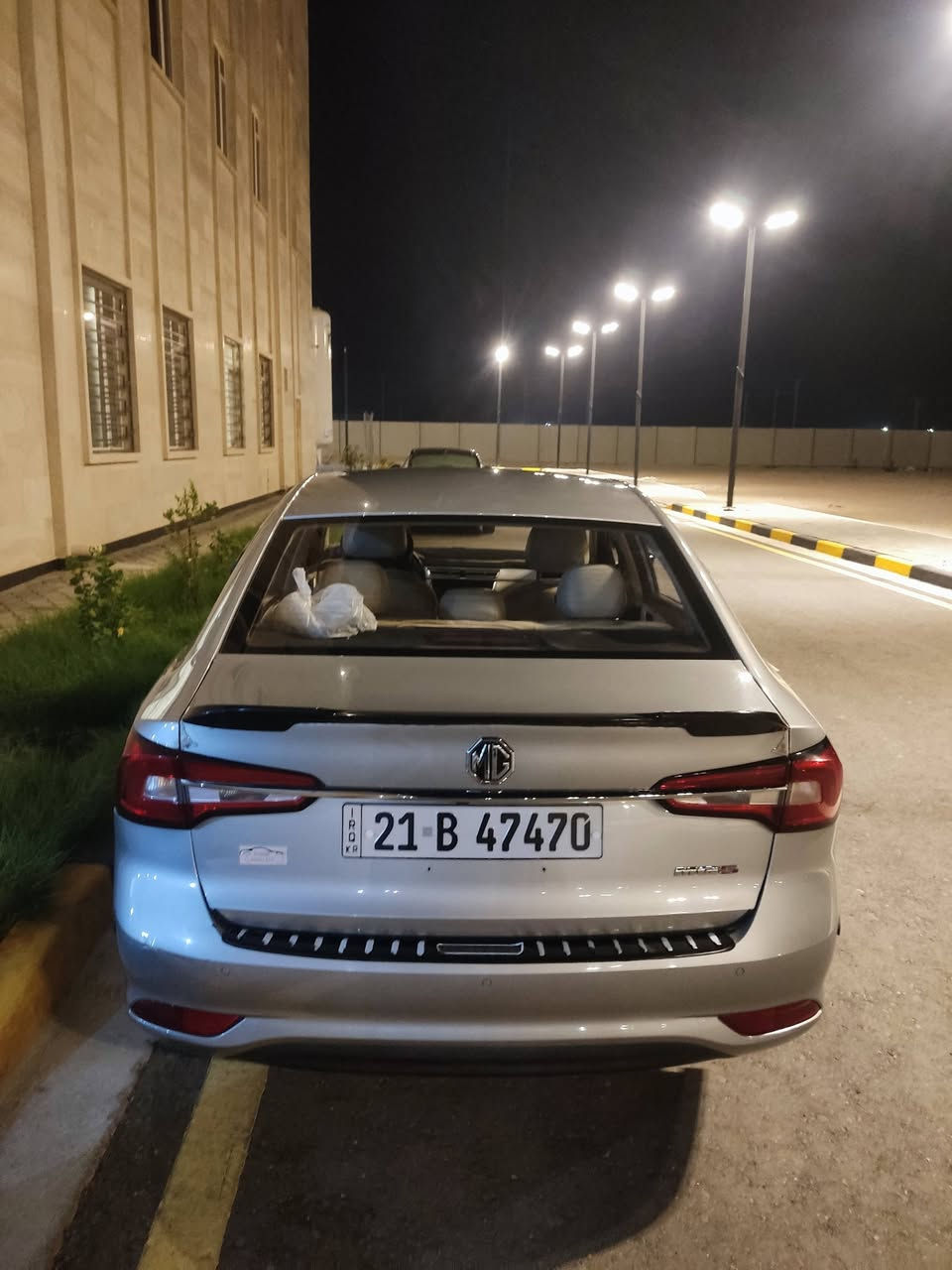 سلام عليكم شباب 
ام جي فايف موديل 23 رقم سليمانية فول مواصفات يعني واحد ع واحد اعلى فئة بالام جي مكفولة من الضربة ما عدة بيها طخة بين المدكر الخلفي والباب ترايك وين ما يعجبك طك سويج واطلع بس يرالها ادامة كاملة لغرفة الحتراق لان ع وضع الشركة ماشية 51الف وتايرات تعبانة سعرها 110 ولا دكول غالي لان هسة بدون مواصفات جاي تنباع بنفس السعر مكانها بالبصرة للاستفسار الاتصال ***********
