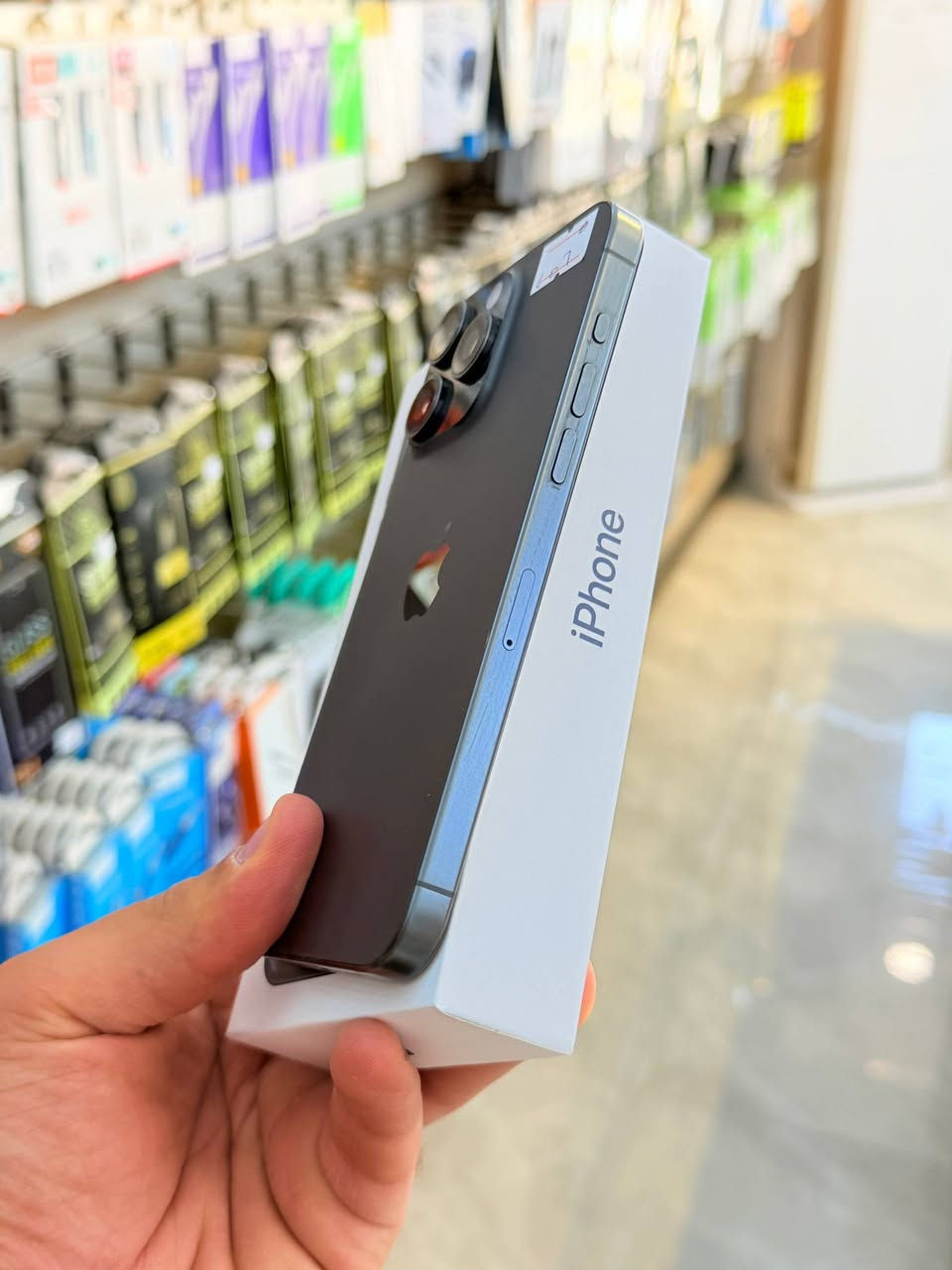 ✅  متوفر بيع بلنقد ولاقساط ✅
ايفون 15 برو ماكس ذاكره 256 بطاريه 95 لون ملكي نضافه 100‎%‎ زلغ مابي هو والجديد سوه نموذج M لونه المميز كامل ملحقاته وتر بروف وبلحاسبه كله نورمال وتر بروف يعني كلشي ممبدل بي وبي وتأخذه ضمان وصل 5 ايام اي مشكله او عطل يستبدل فورا ومتوفر اقساط على مصرف الرافدين 
السعر مليون و 100 الف قفله 🩷😍
العنوان بغداد البياع شارع 20 مركز الهاتف لاصلي 
📞📞***********
📞📞***********
